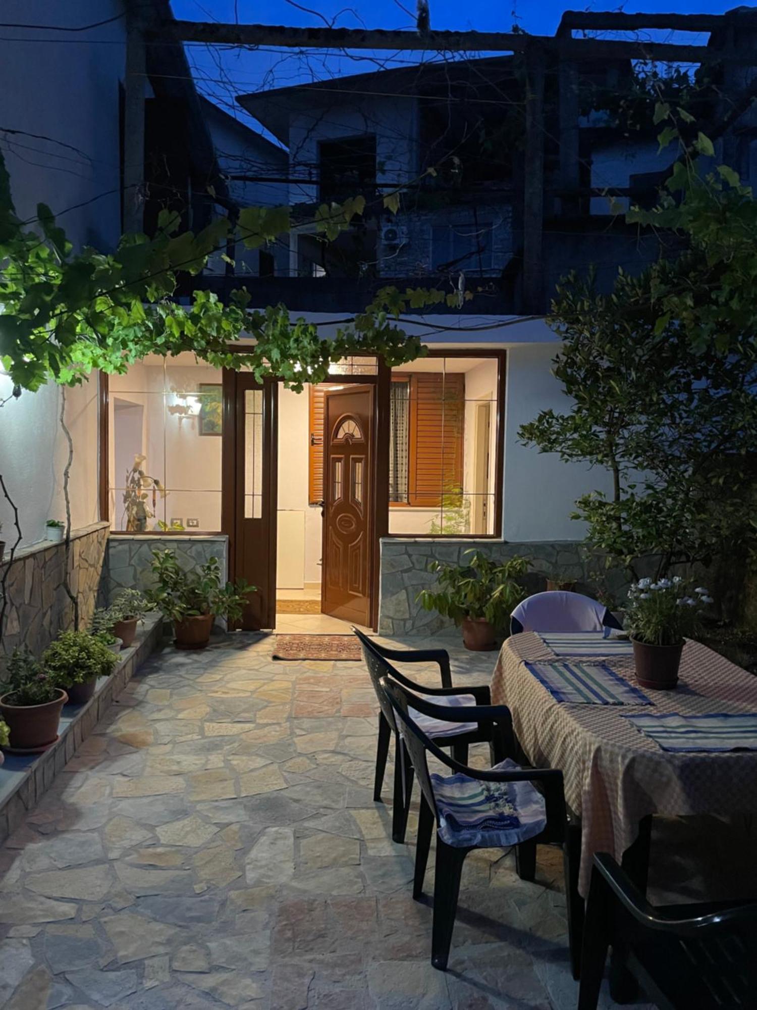 Luigi Guest House Гирокастра Экстерьер фото