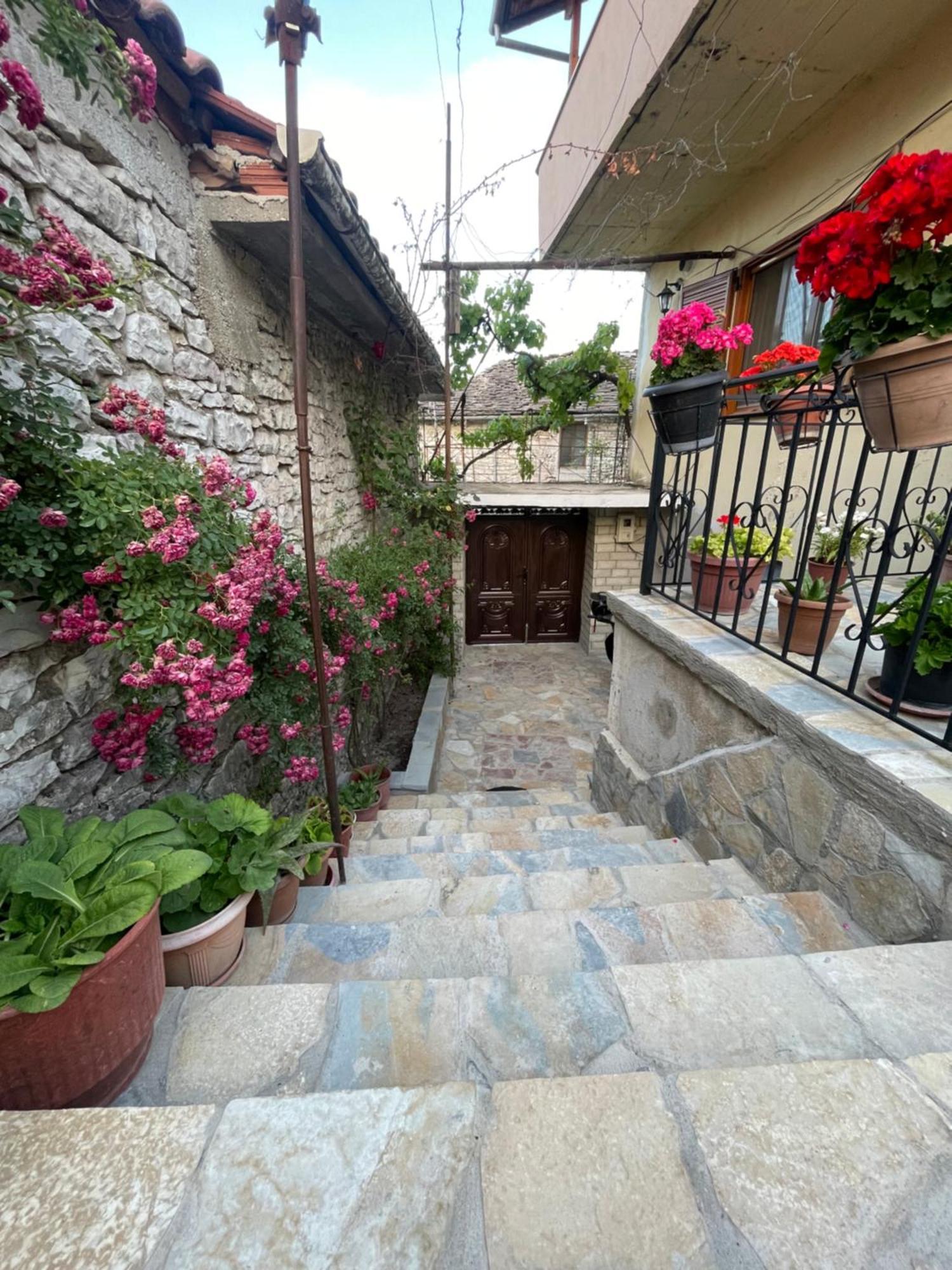 Luigi Guest House Гирокастра Экстерьер фото